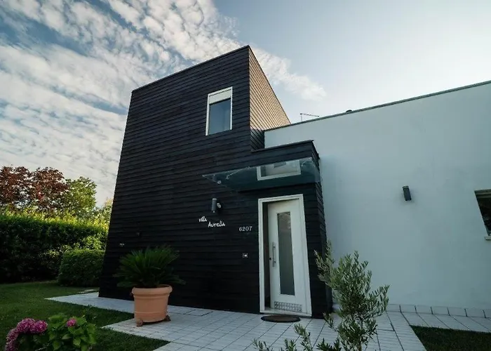 Aurelia Albarella Island