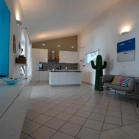 Aurelia Albarella Island