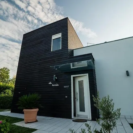 Aurelia Albarella Island